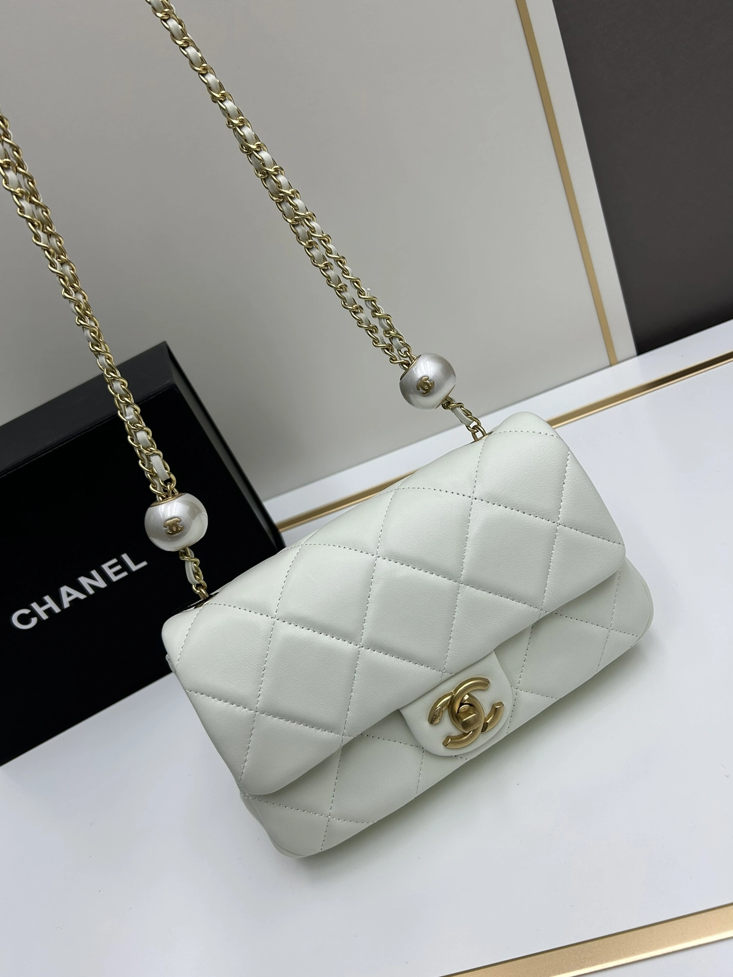 Chanel AAA Quality Messenger Bags For Women Compact 511