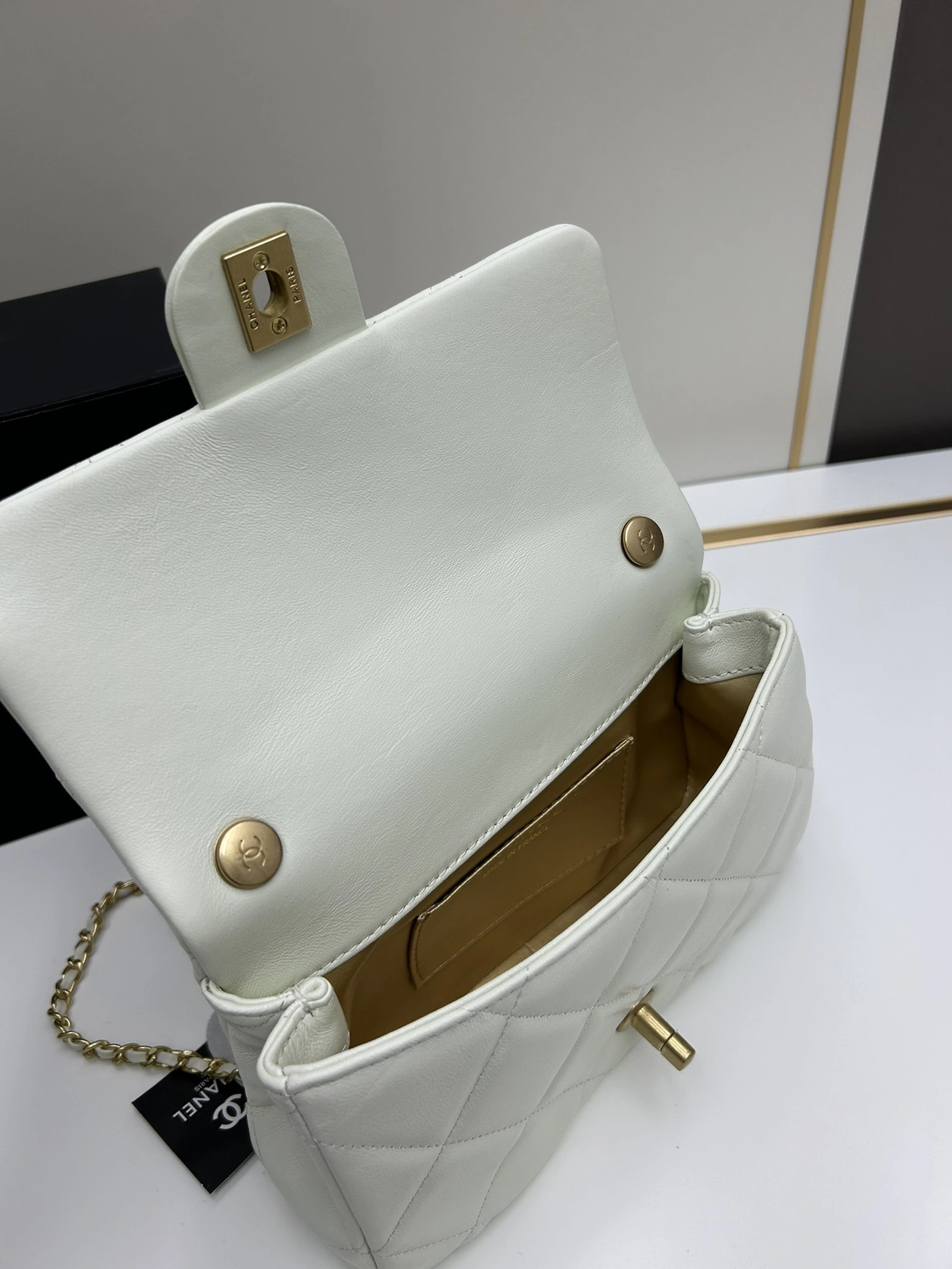 Chanel AAA Quality Messenger Bags For Women Compact 511