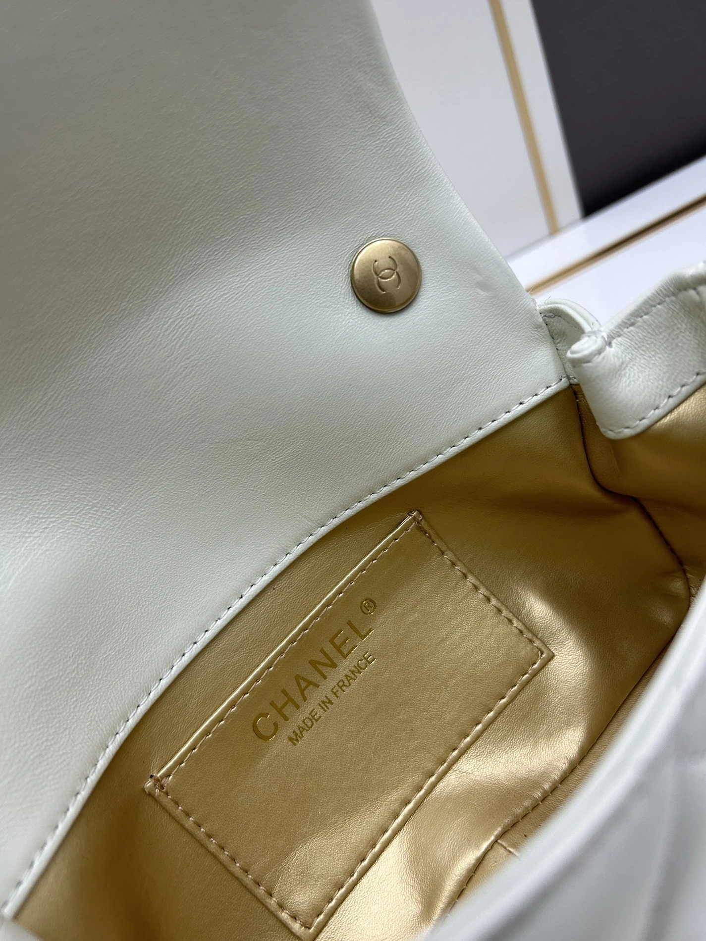Chanel AAA Quality Messenger Bags For Women Compact 511