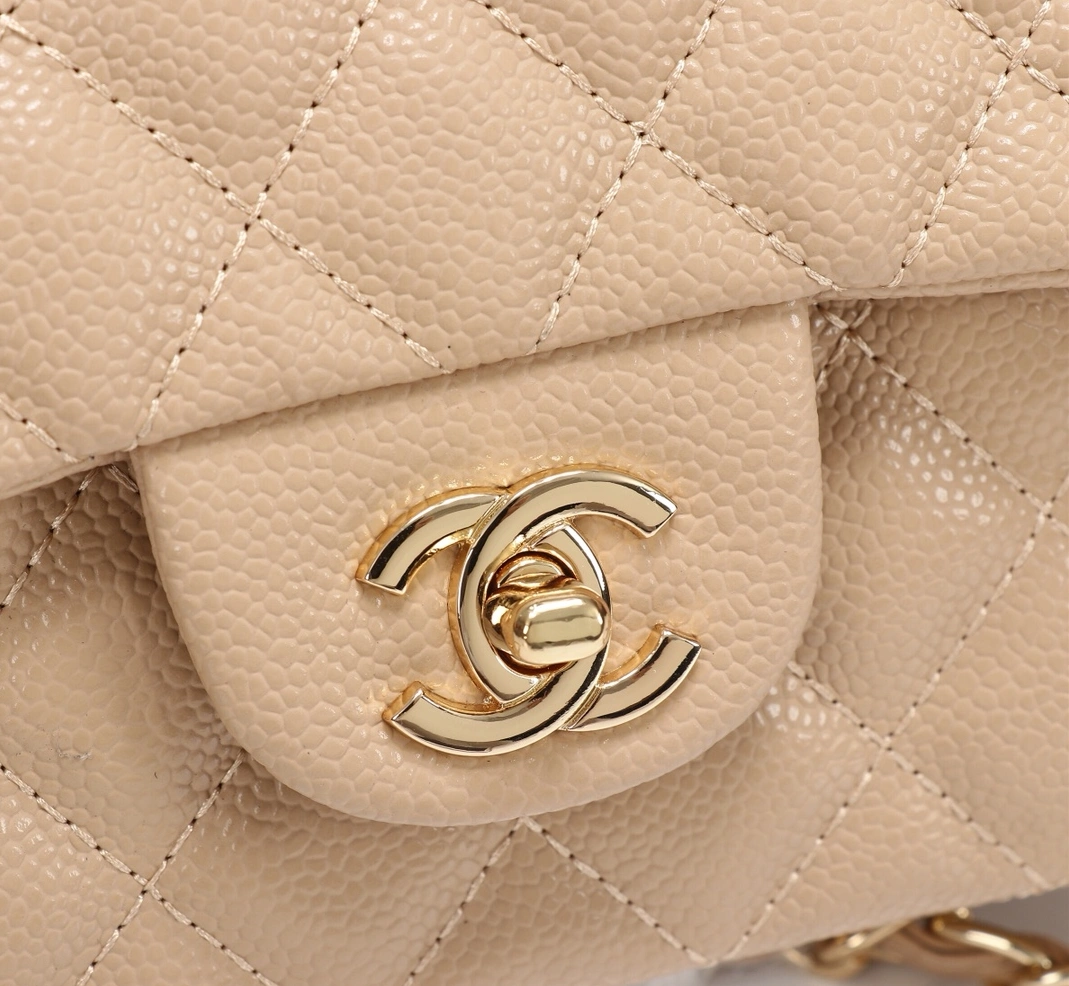 Chanel AAA Quality Messenger Bags For Women Compact 9410