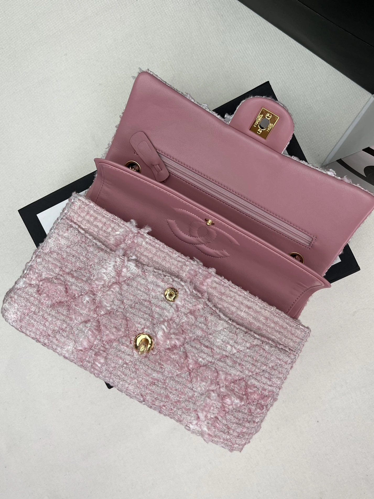 Chanel AAA Quality Messenger Bags For Women Cozy 2485