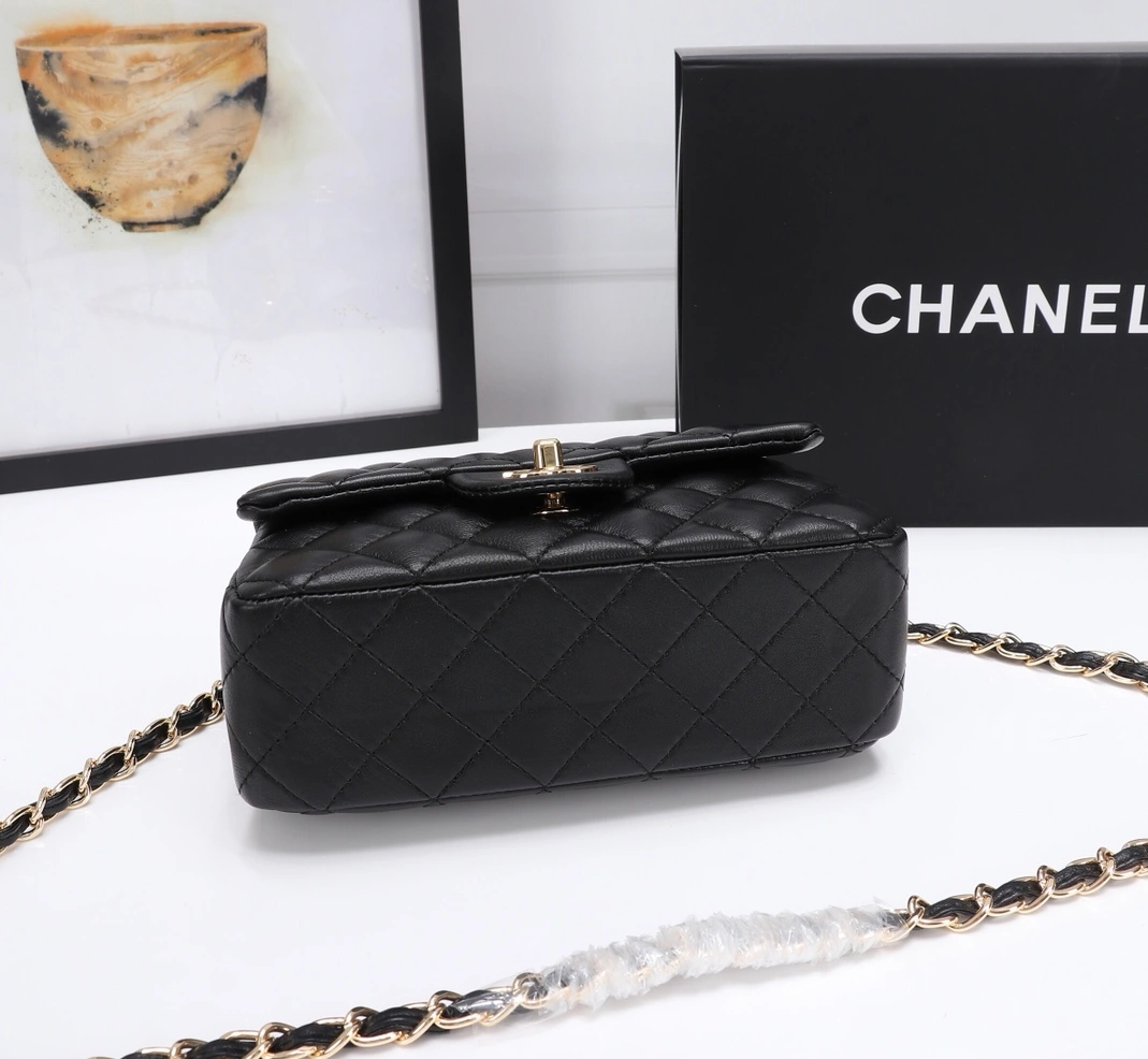 Chanel AAA Quality Messenger Bags For Women Durable 2961