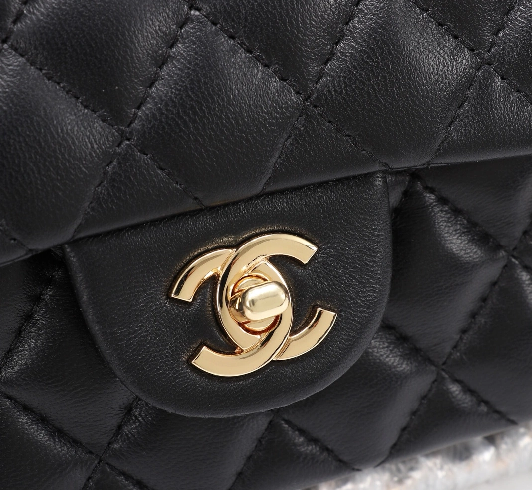 Chanel AAA Quality Messenger Bags For Women Durable 2961