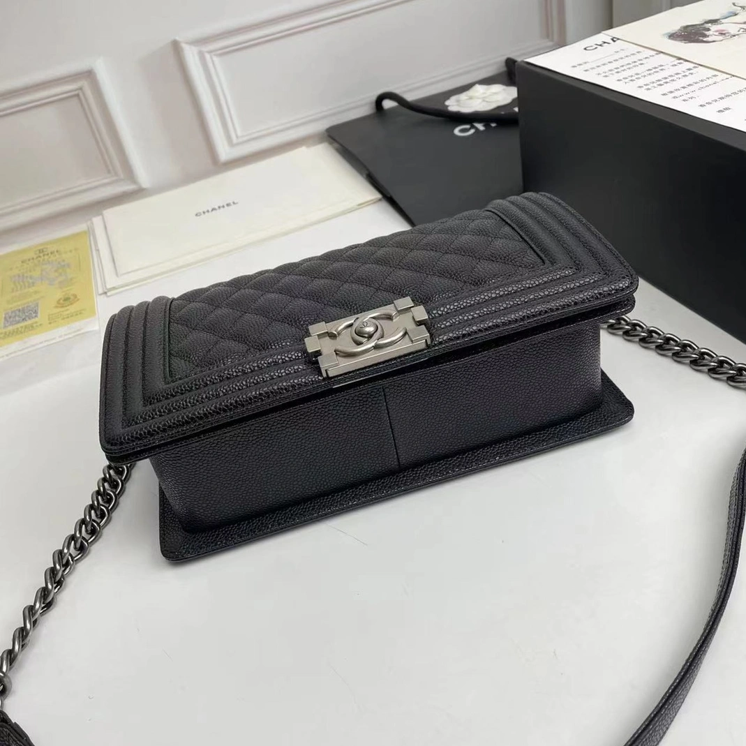 Chanel AAA Quality Messenger Bags For Women Durable 7709