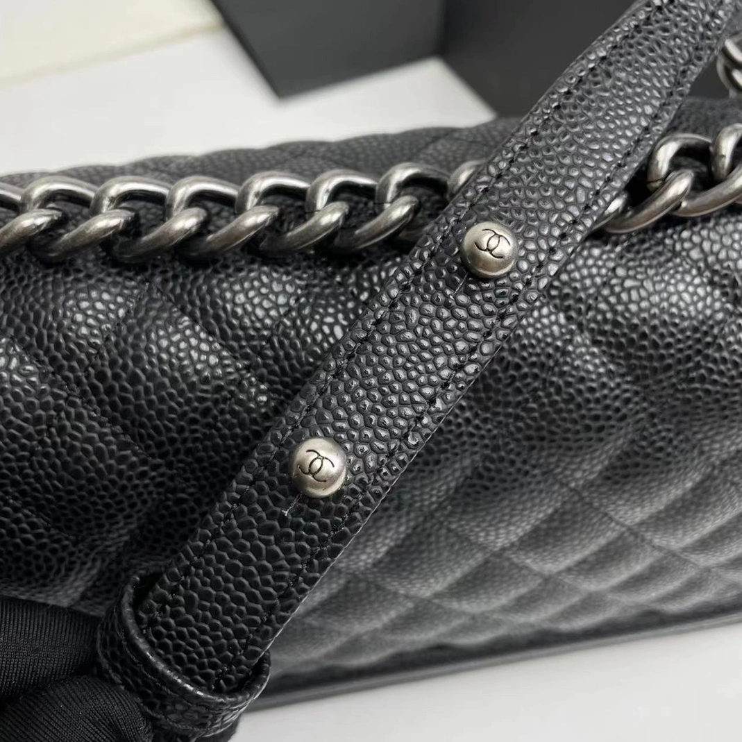 Chanel AAA Quality Messenger Bags For Women Durable 7709