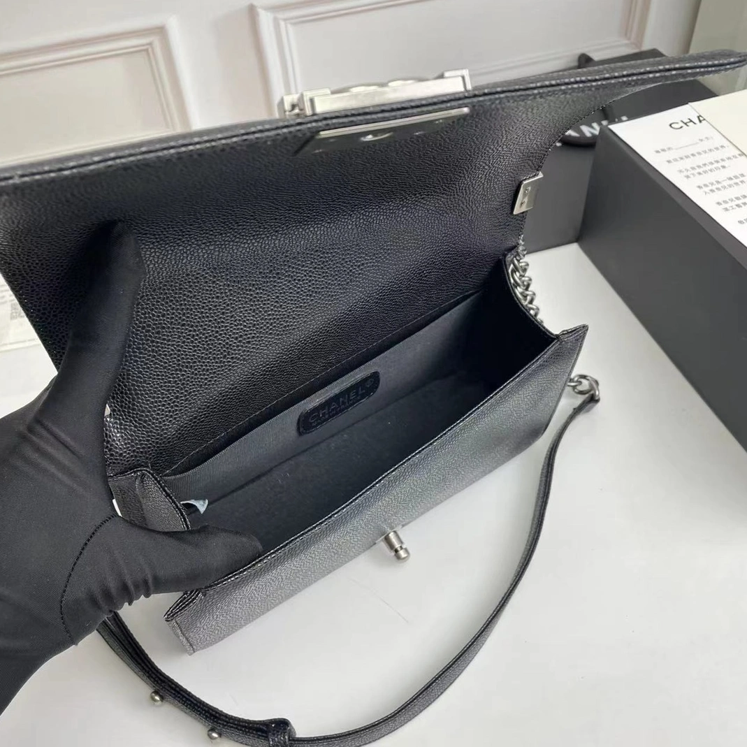 Chanel AAA Quality Messenger Bags For Women Durable 7709