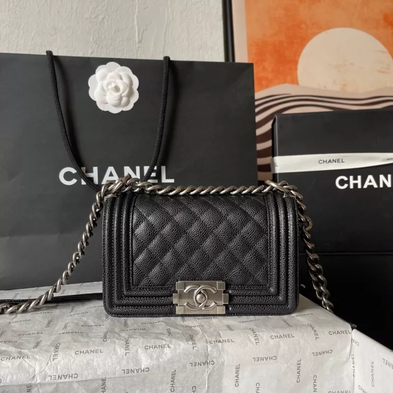 Chanel AAA Quality Messenger Bags For Women Durable 8165