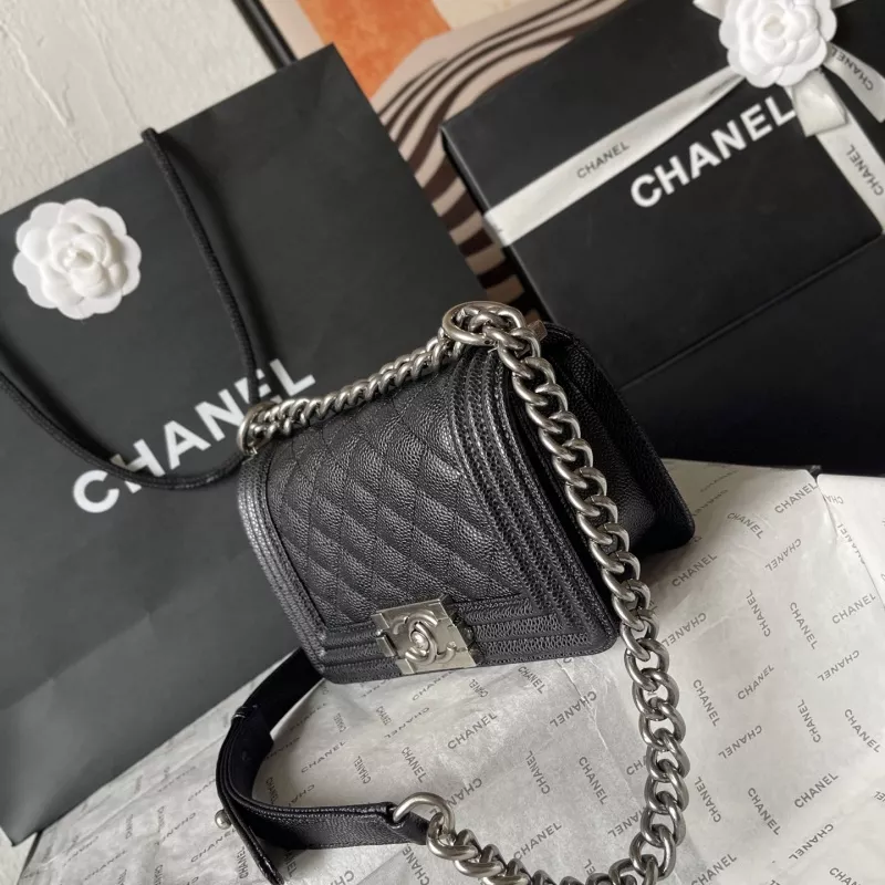Chanel AAA Quality Messenger Bags For Women Durable 8165