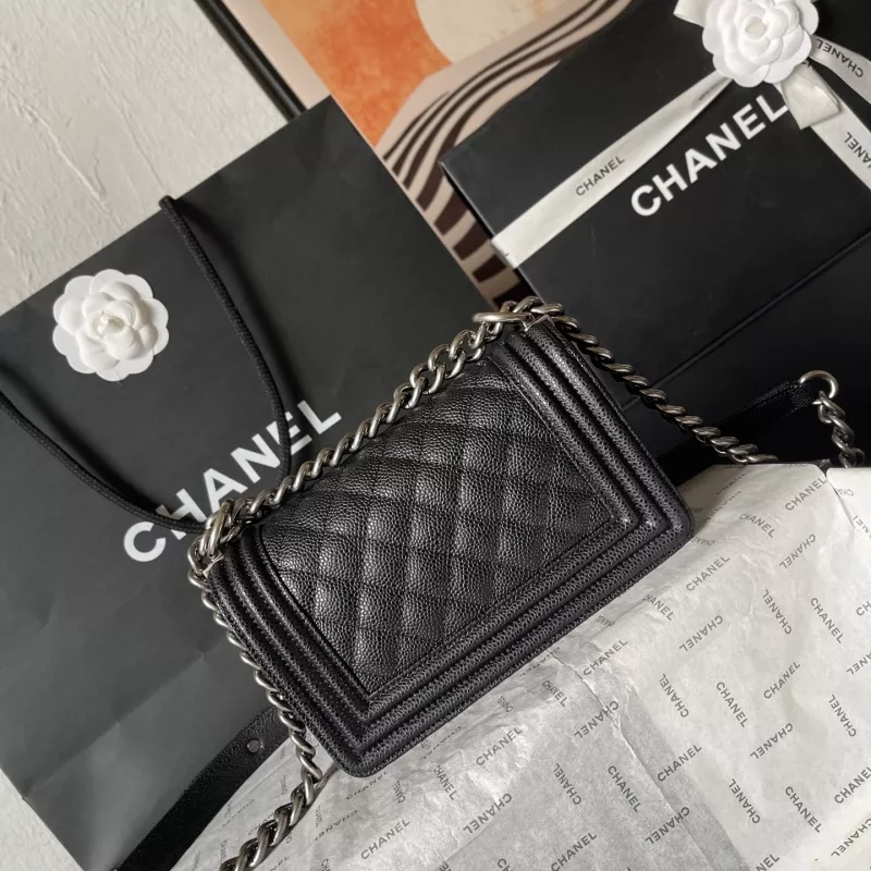 Chanel AAA Quality Messenger Bags For Women Durable 8165