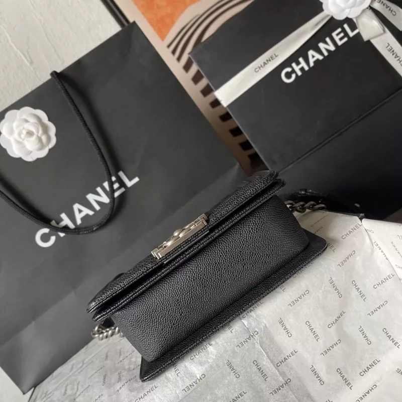 Chanel AAA Quality Messenger Bags For Women Durable 8165