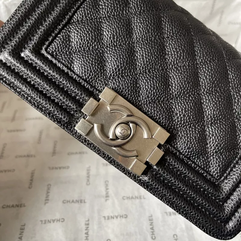 Chanel AAA Quality Messenger Bags For Women Durable 8165