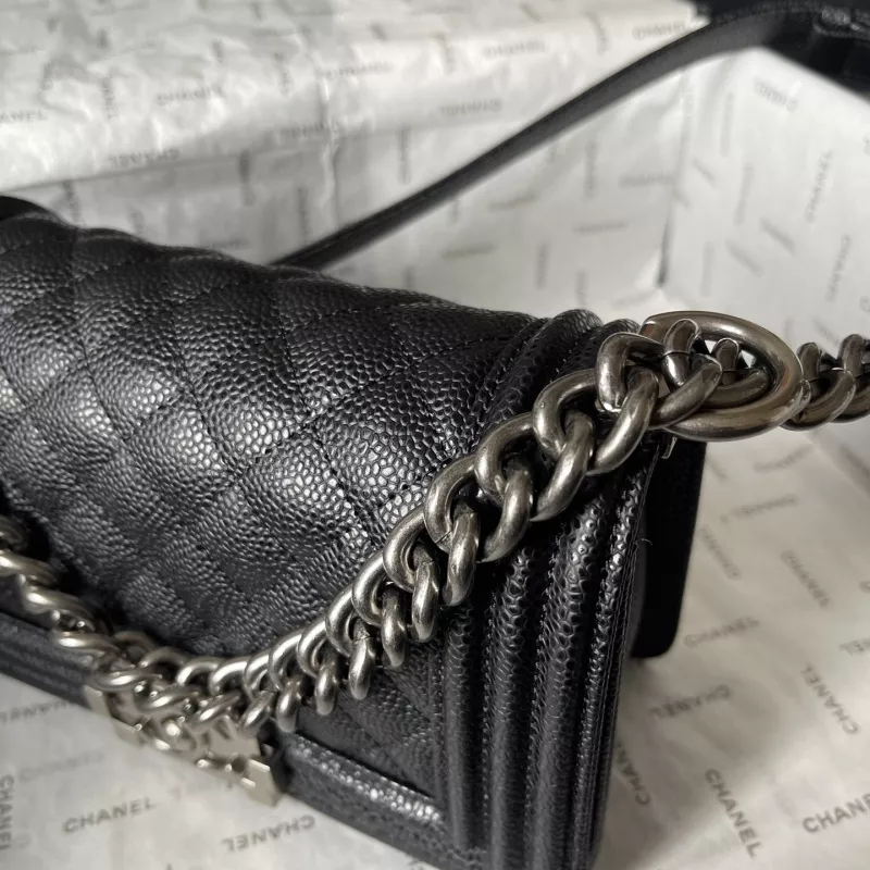 Chanel AAA Quality Messenger Bags For Women Durable 8165