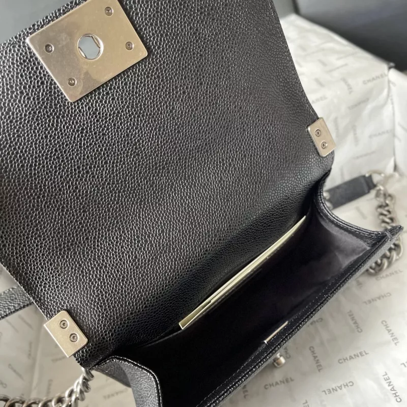 Chanel AAA Quality Messenger Bags For Women Durable 8165