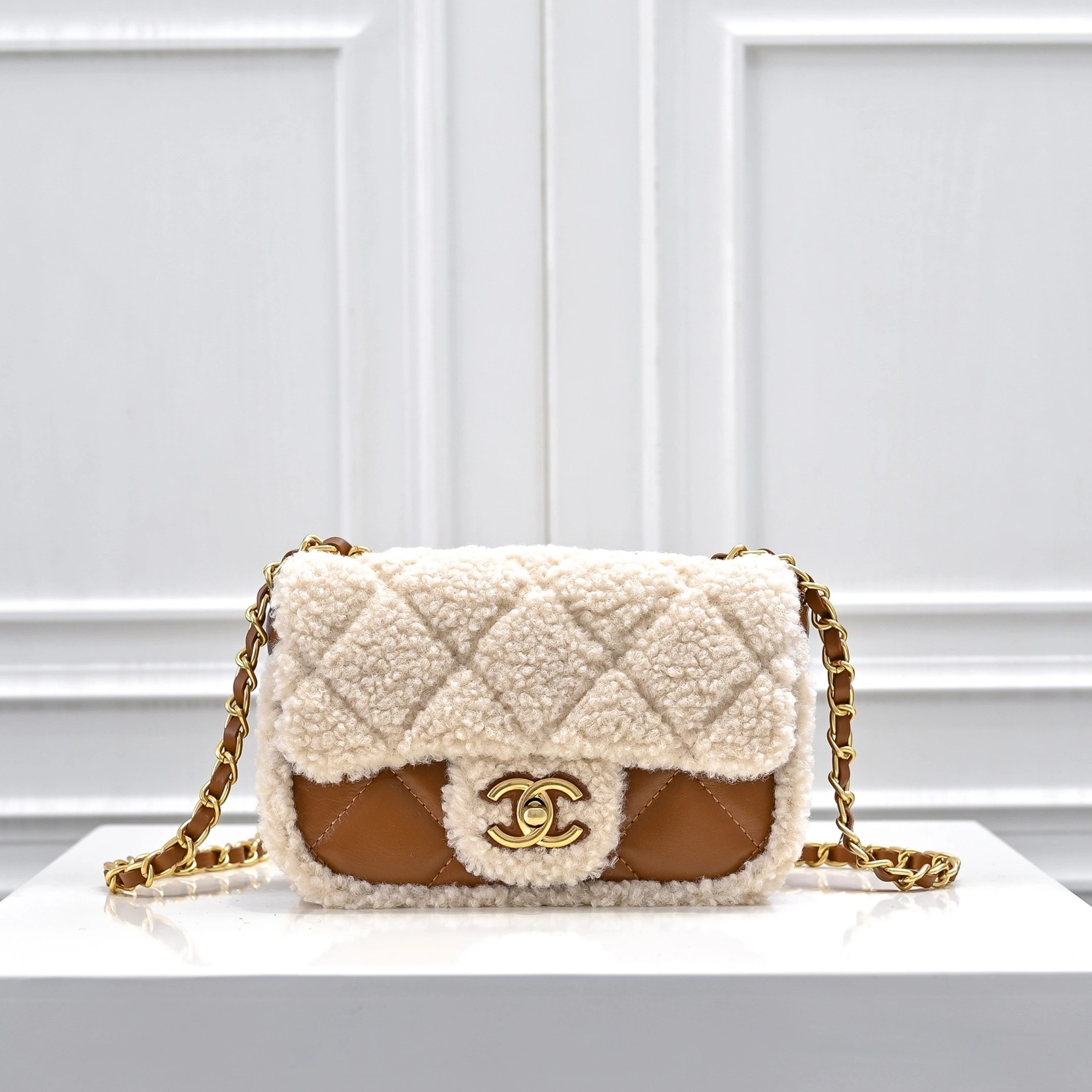 Chanel AAA Quality Messenger Bags For Women EasyMatch 1351