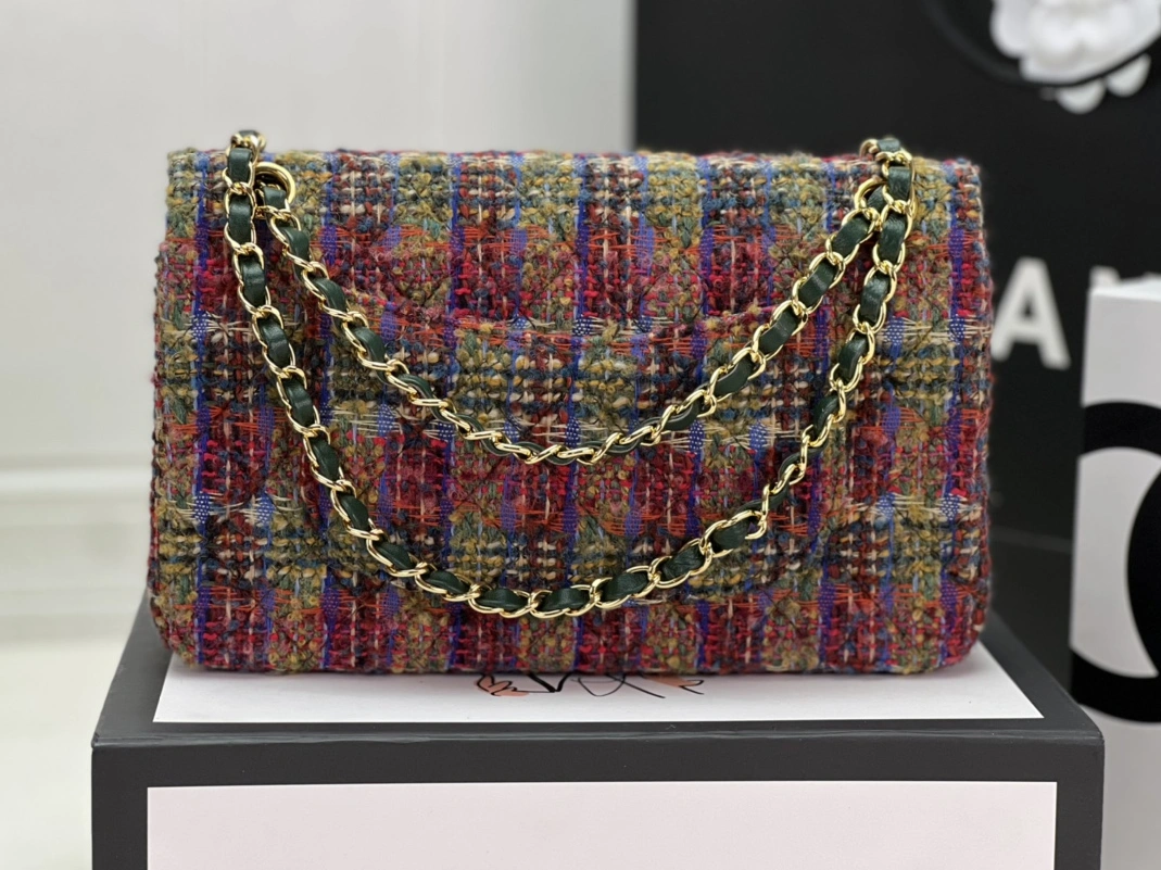 Chanel AAA Quality Messenger Bags For Women Efficient 883