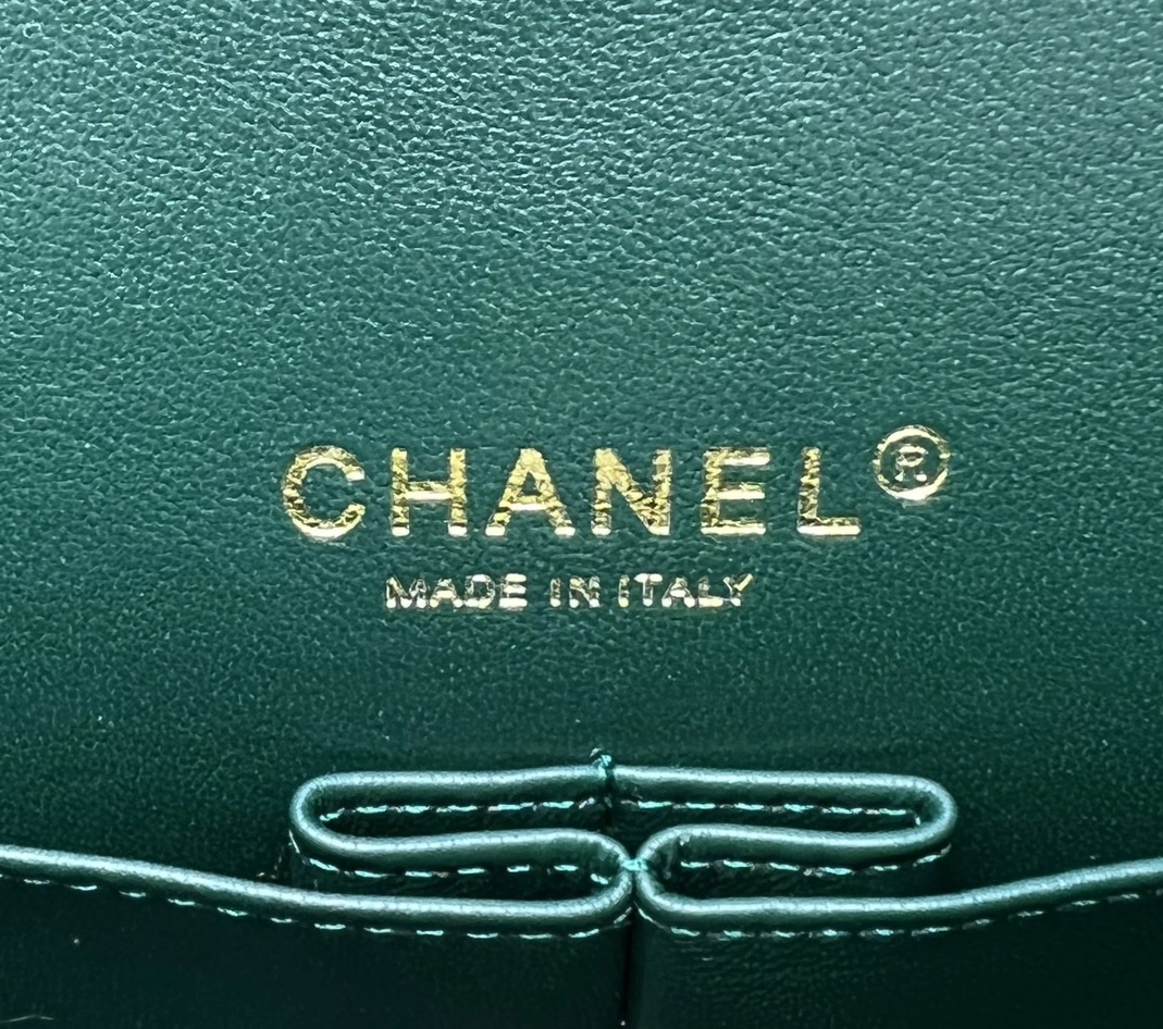 Chanel AAA Quality Messenger Bags For Women Efficient 883
