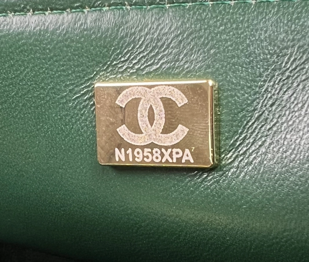 Chanel AAA Quality Messenger Bags For Women Efficient 883