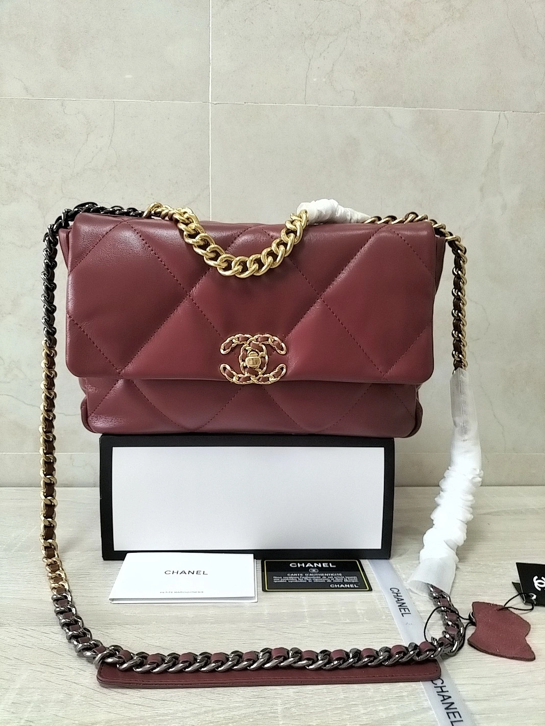 Chanel AAA Quality Messenger Bags For Women Elegant 546