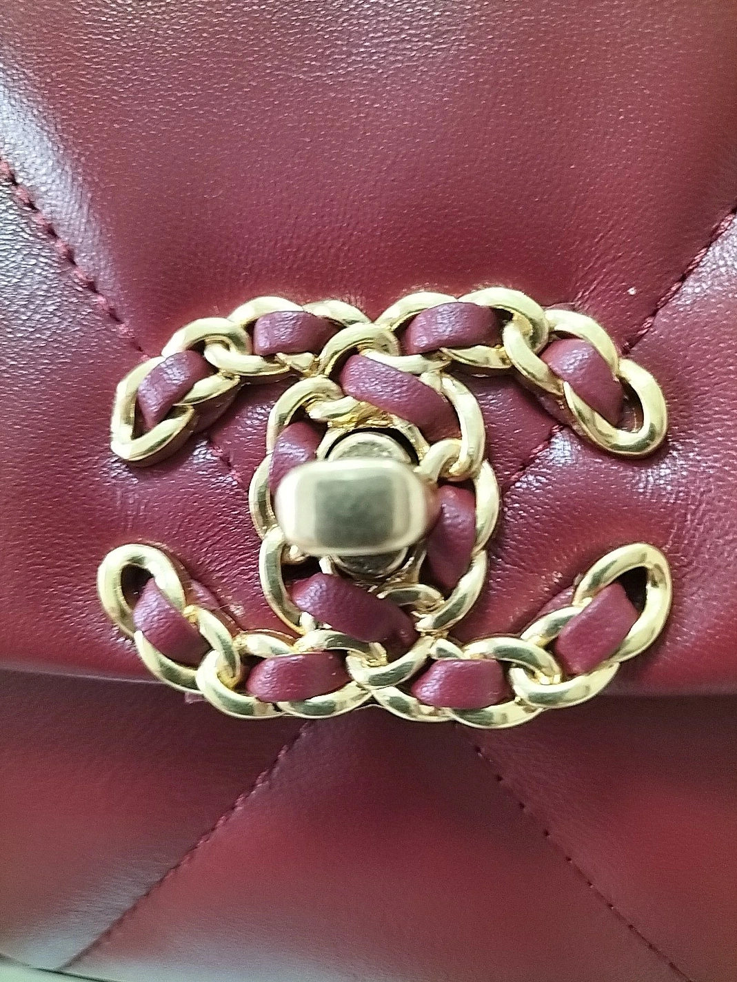 Chanel AAA Quality Messenger Bags For Women Elegant 546