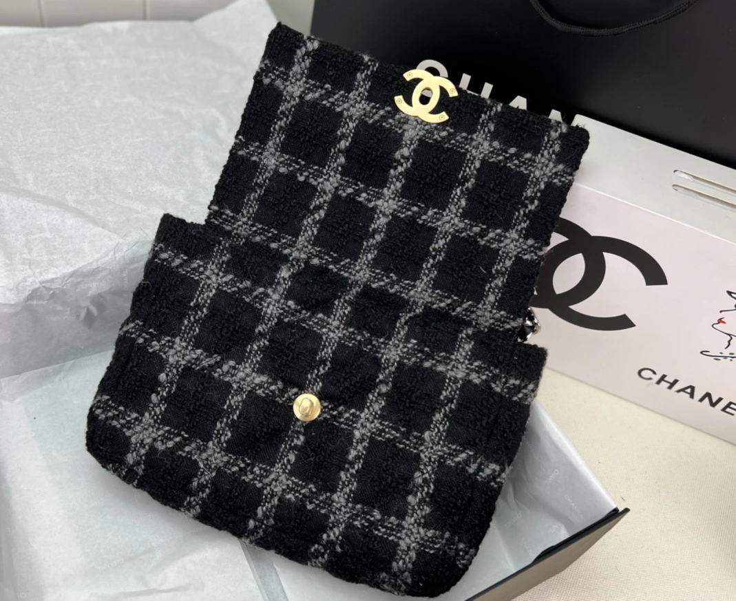 Chanel AAA Quality Messenger Bags For Women Fashionable 2730
