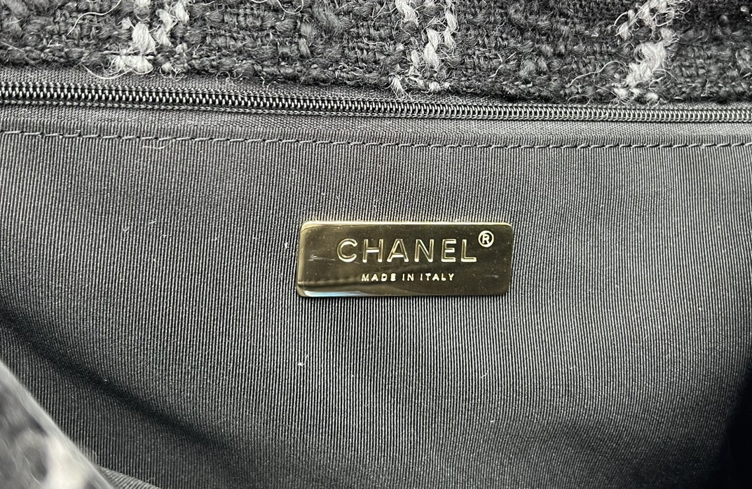 Chanel AAA Quality Messenger Bags For Women Fashionable 2730