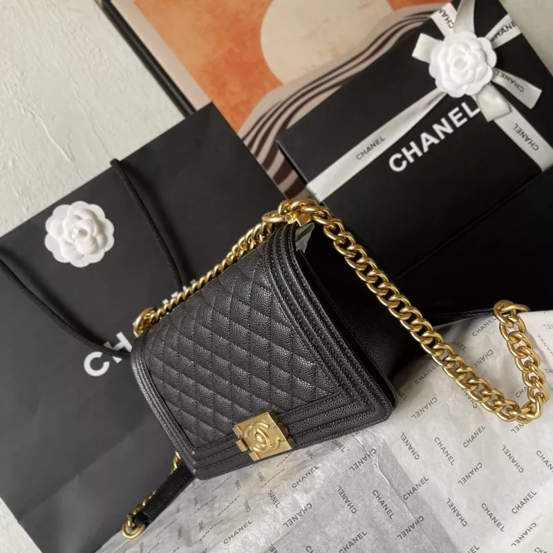 Chanel AAA Quality Messenger Bags For Women Fashionable 7424