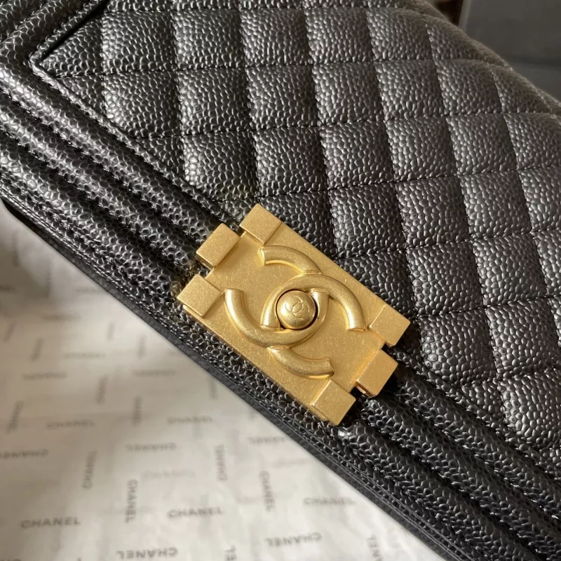 Chanel AAA Quality Messenger Bags For Women Fashionable 7424