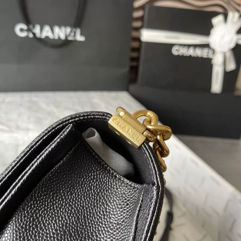 Chanel AAA Quality Messenger Bags For Women Fashionable 7424