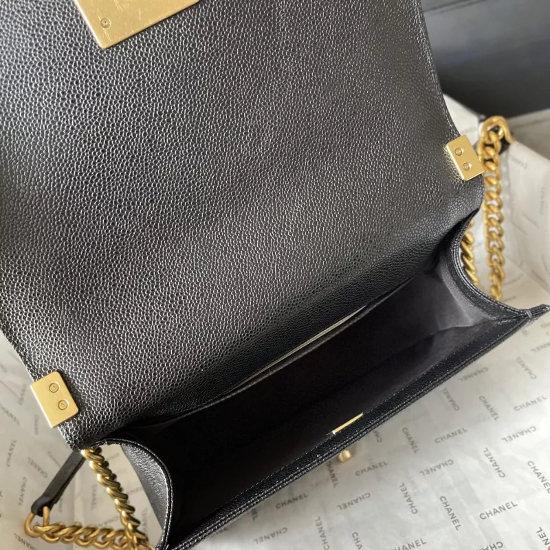 Chanel AAA Quality Messenger Bags For Women Fashionable 7424