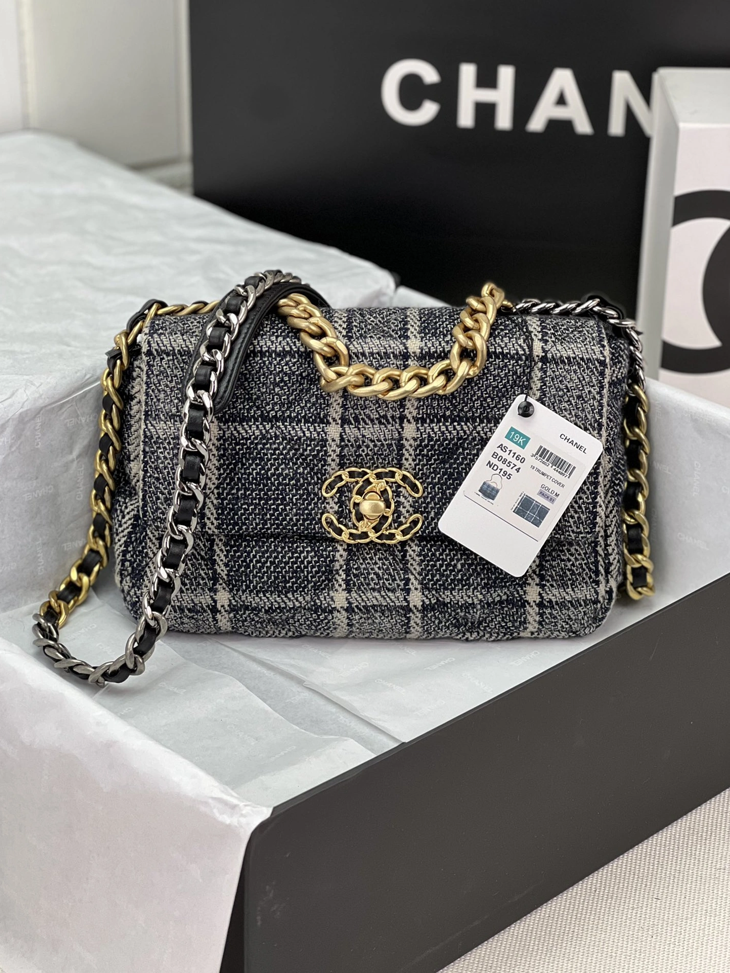 Chanel AAA Quality Messenger Bags For Women Fashionable 8993