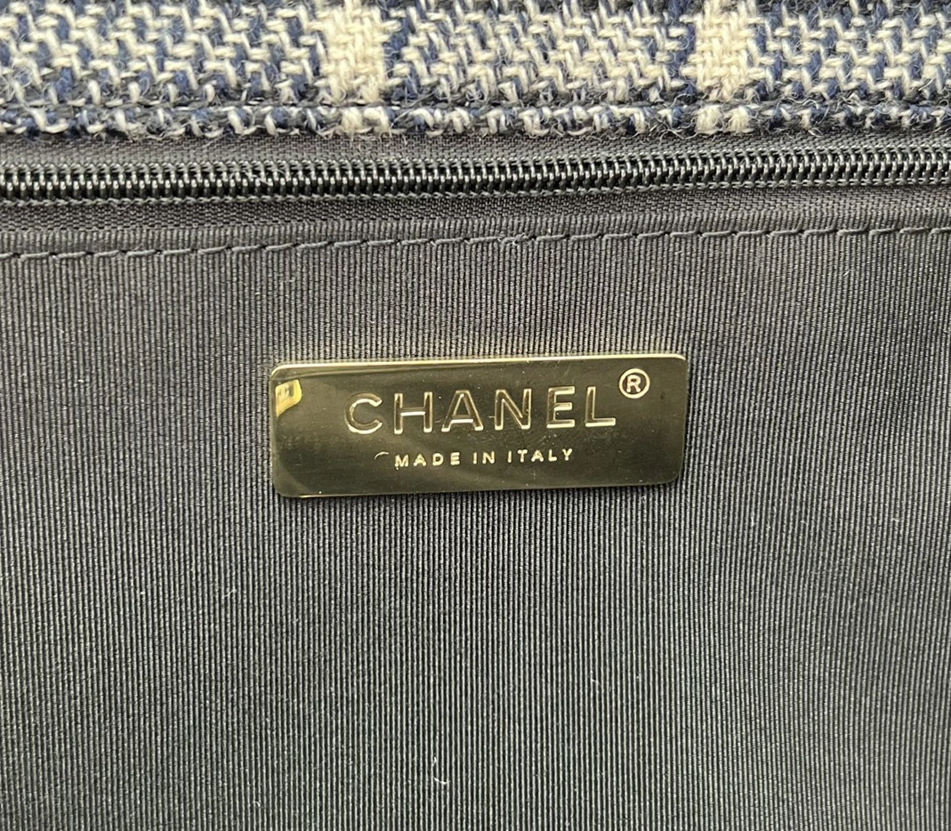 Chanel AAA Quality Messenger Bags For Women Fashionable 8993
