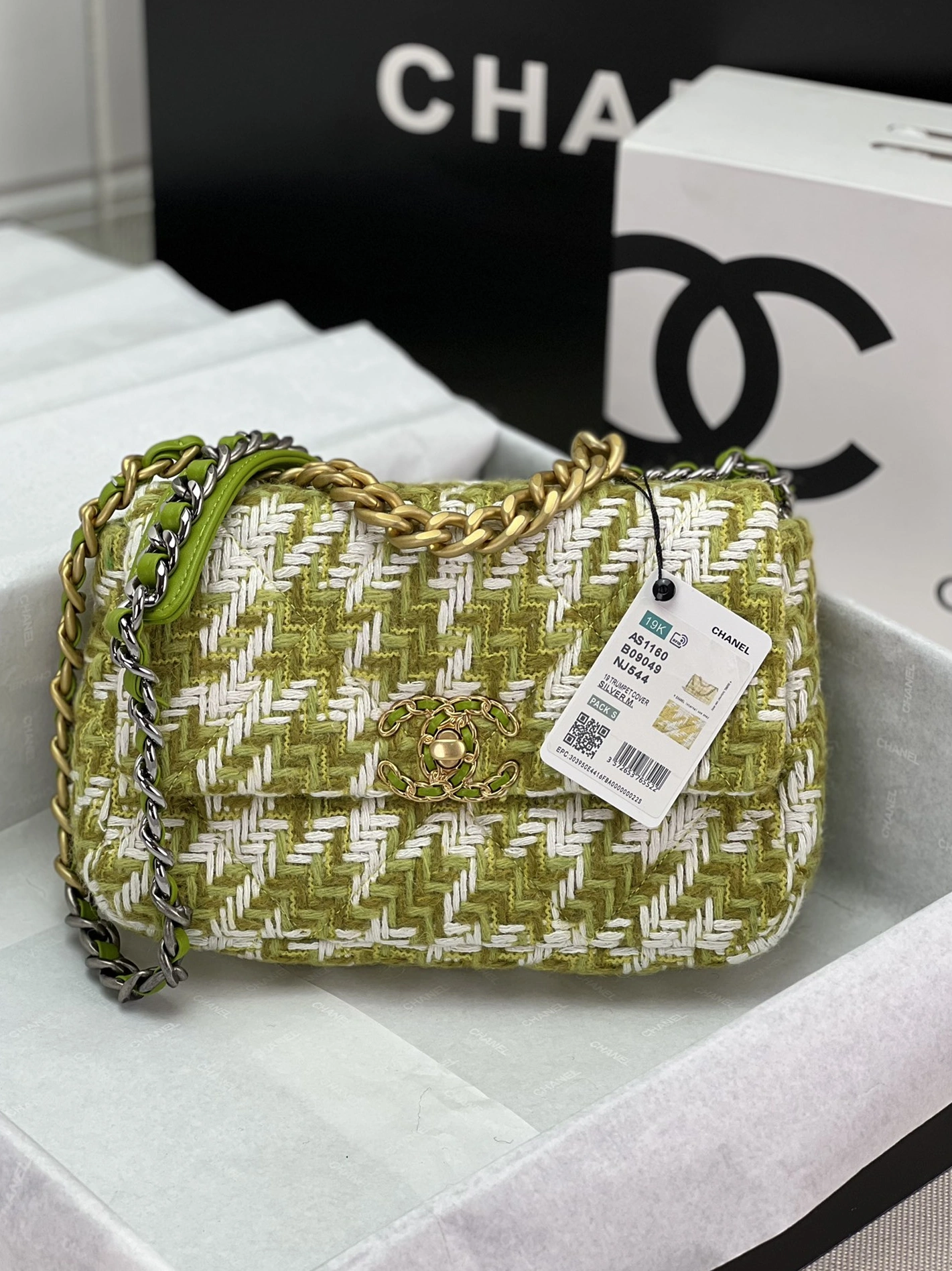 Chanel AAA Quality Messenger Bags For Women GoodFit 8295