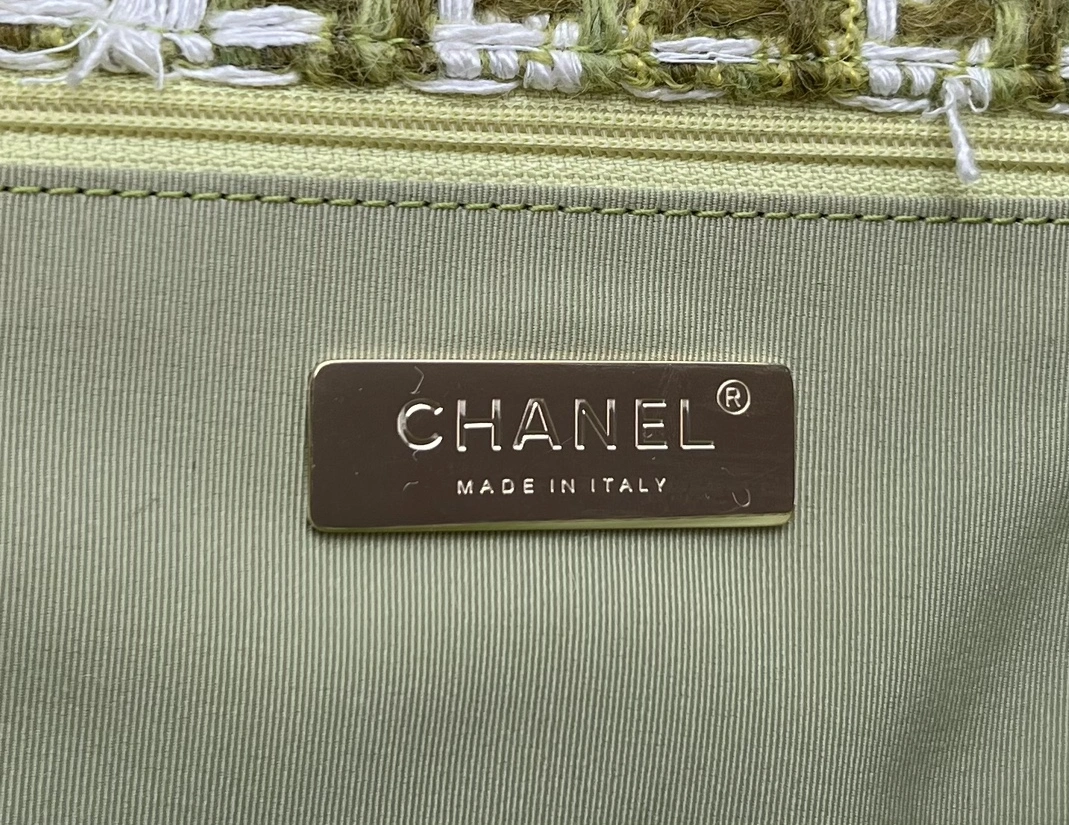 Chanel AAA Quality Messenger Bags For Women GoodFit 8295