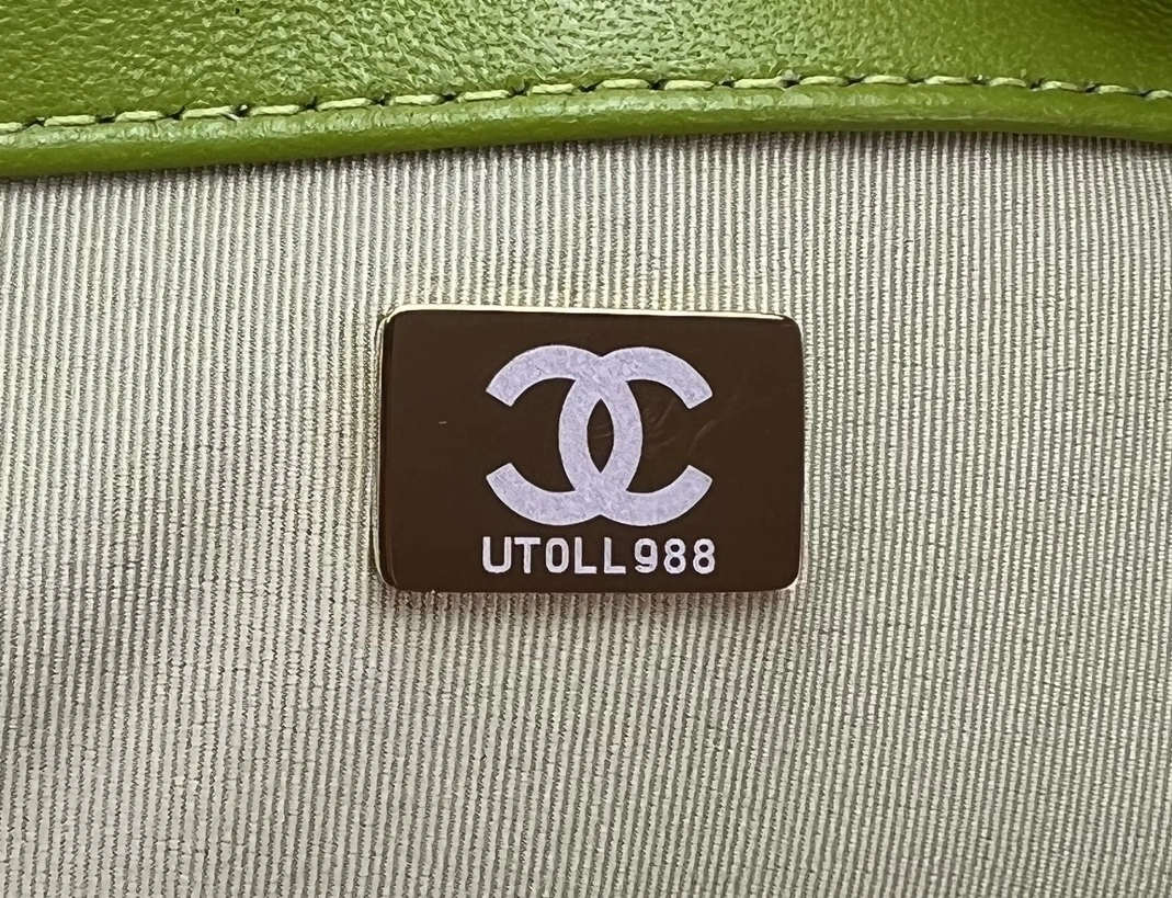 Chanel AAA Quality Messenger Bags For Women GoodFit 8295