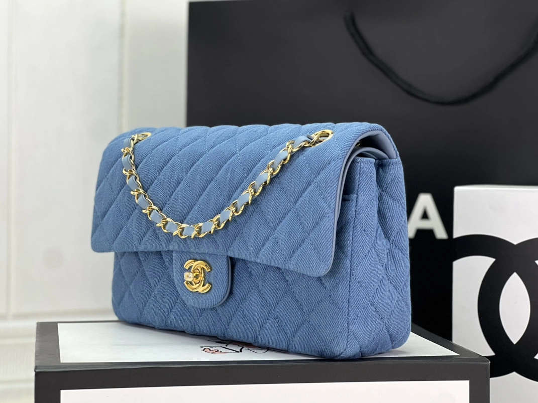 Chanel AAA Quality Messenger Bags For Women HighQuality 6813