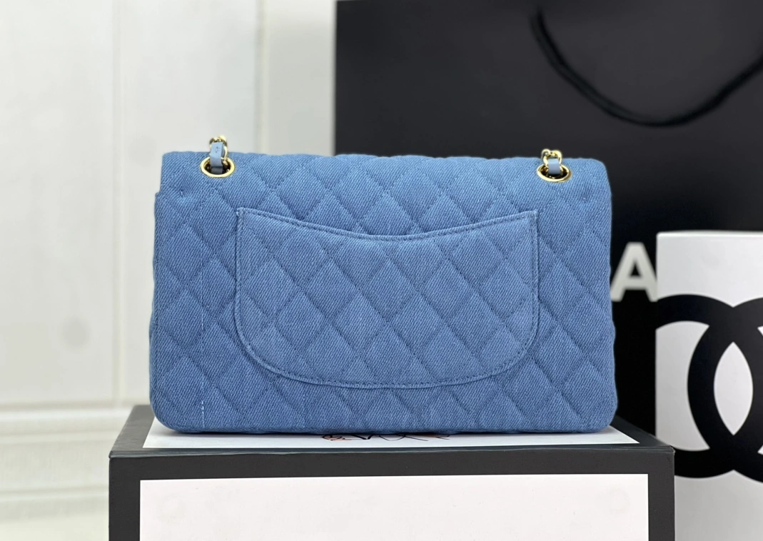 Chanel AAA Quality Messenger Bags For Women HighQuality 6813