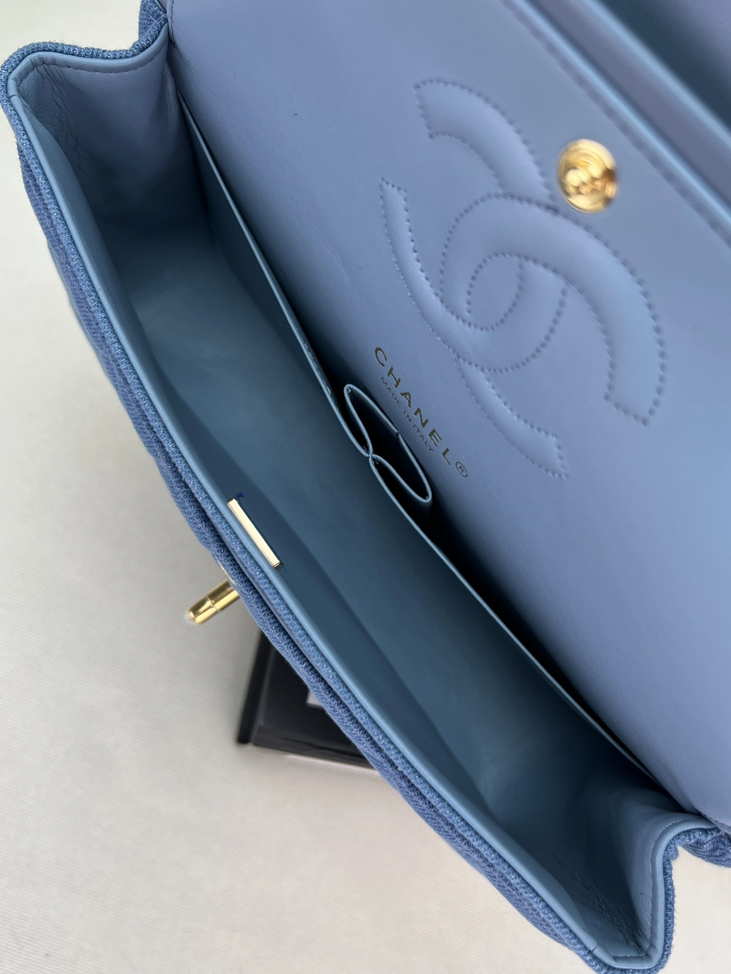Chanel AAA Quality Messenger Bags For Women HighQuality 6813