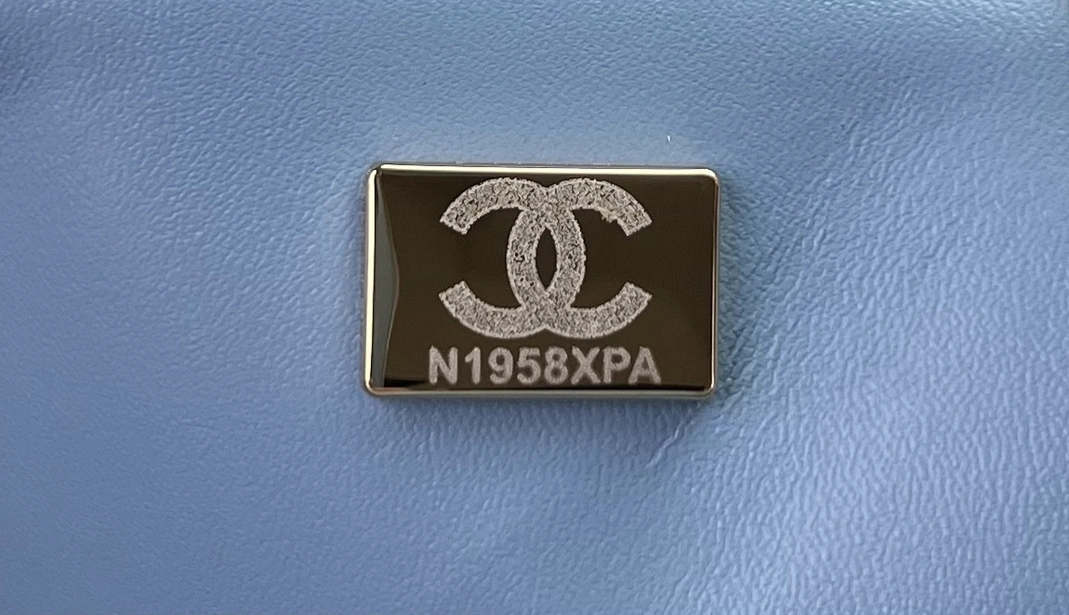Chanel AAA Quality Messenger Bags For Women HighQuality 6813