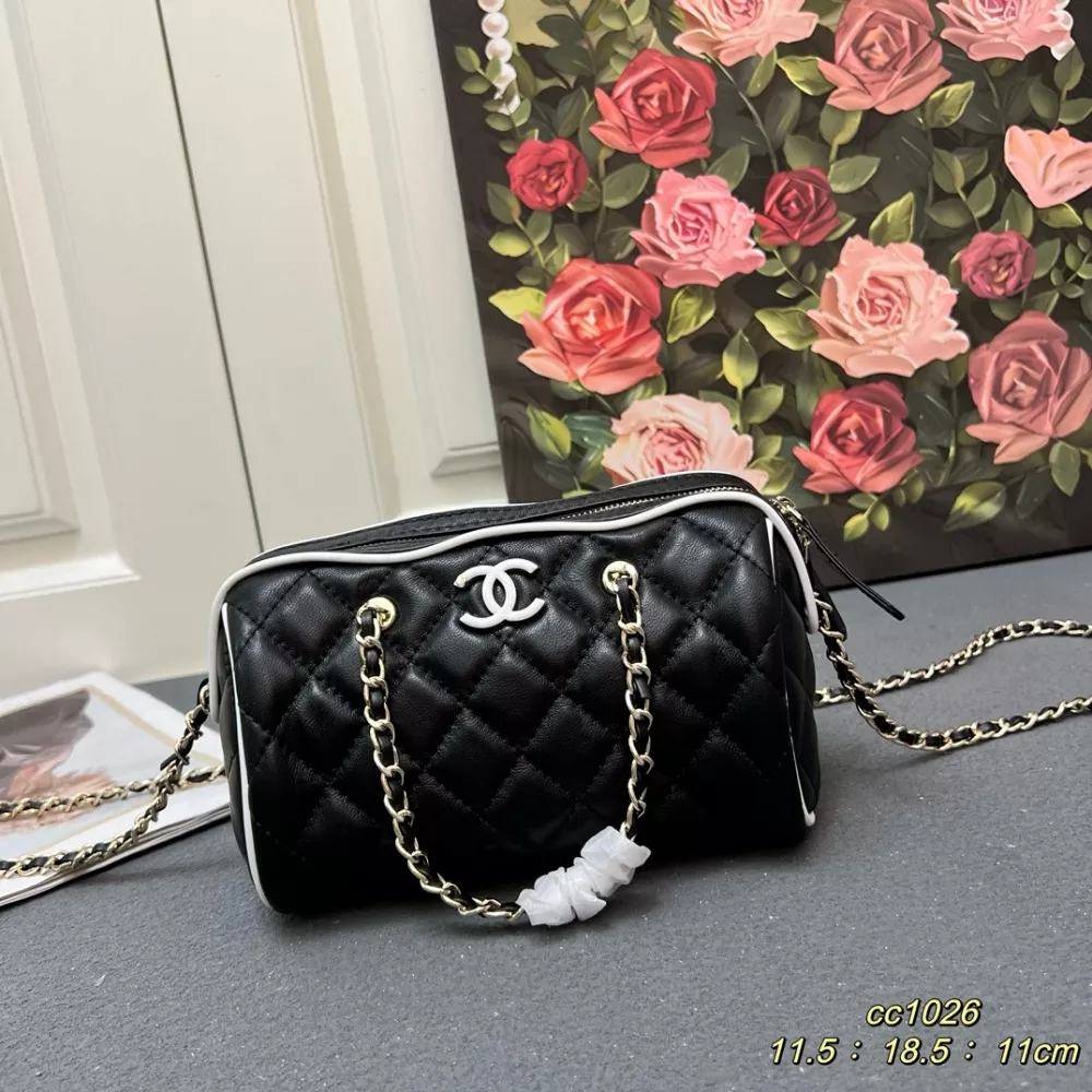 Chanel AAA Quality Messenger Bags For Women HighQuality 905