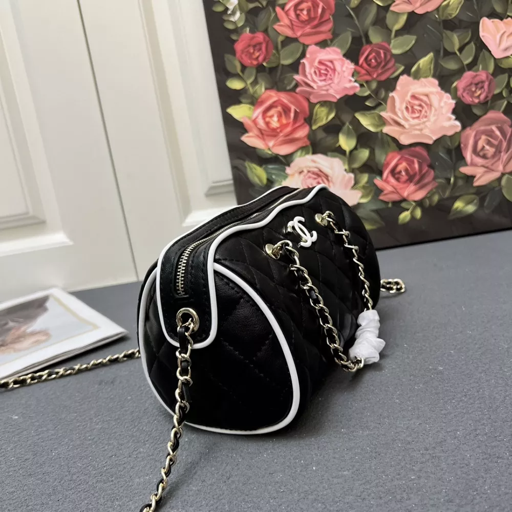 Chanel AAA Quality Messenger Bags For Women HighQuality 905