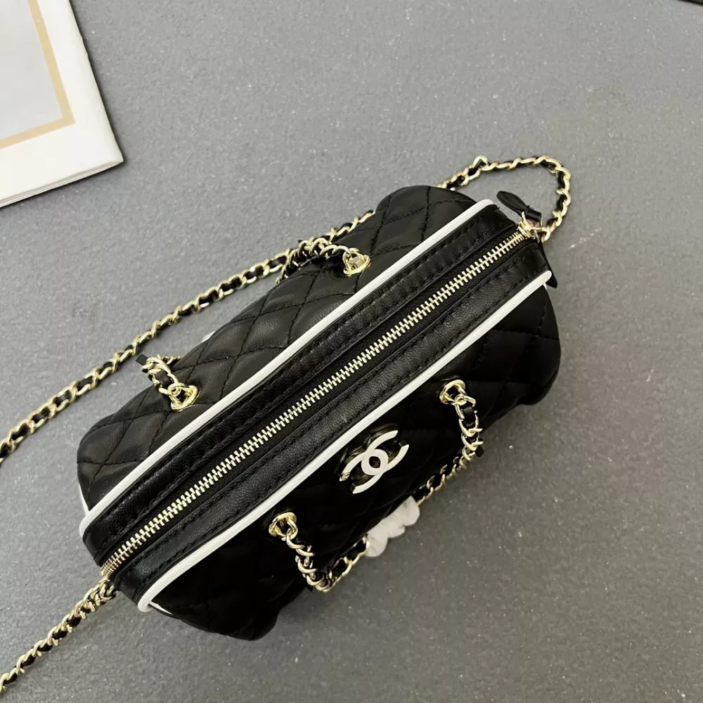 Chanel AAA Quality Messenger Bags For Women HighQuality 905