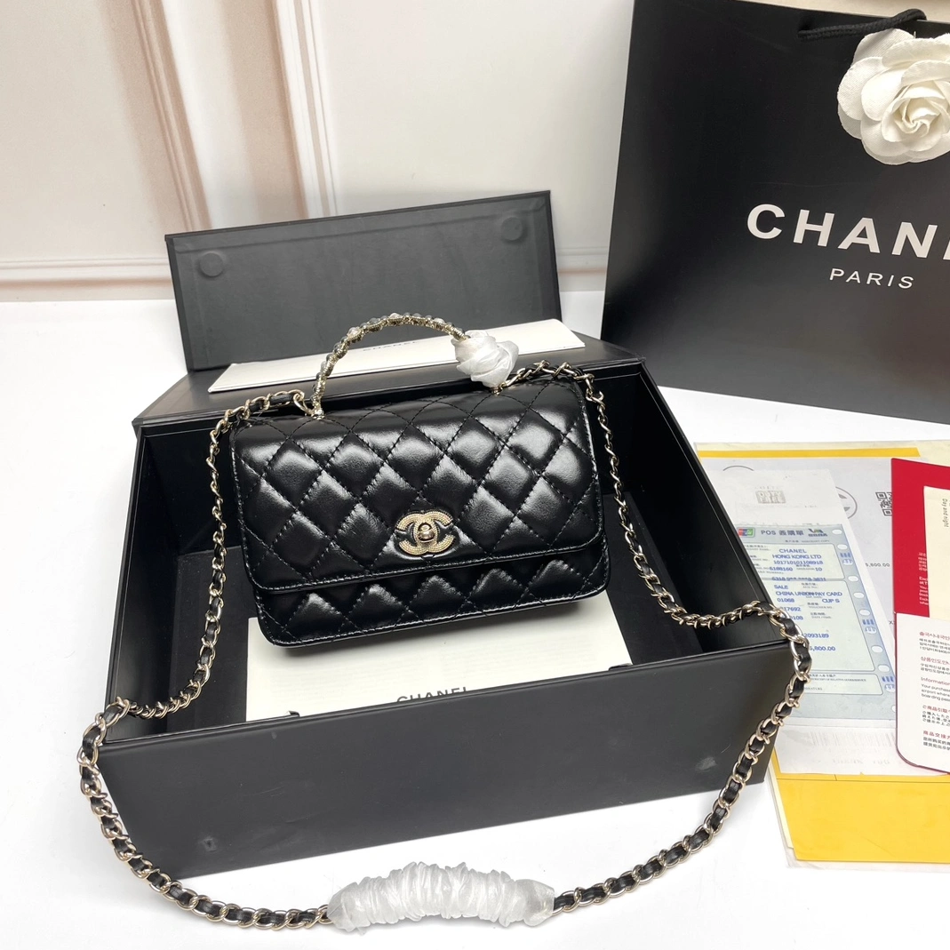 Chanel AAA Quality Messenger Bags For Women Lightweight 3771