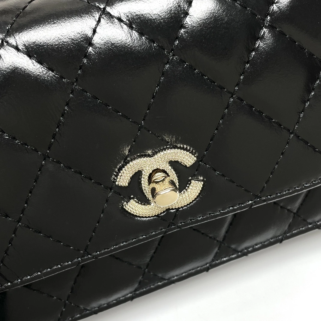 Chanel AAA Quality Messenger Bags For Women Lightweight 3771