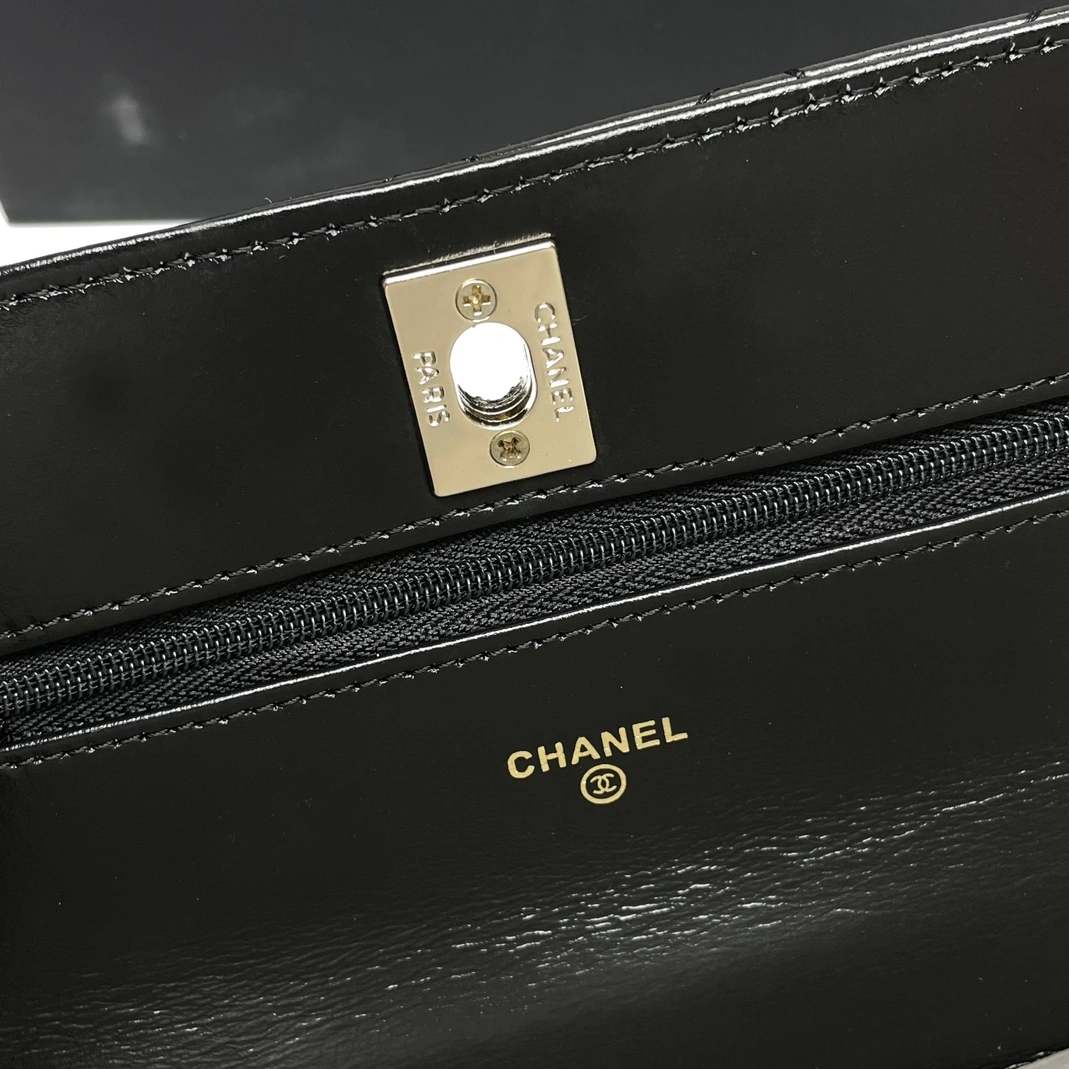 Chanel AAA Quality Messenger Bags For Women Lightweight 3771