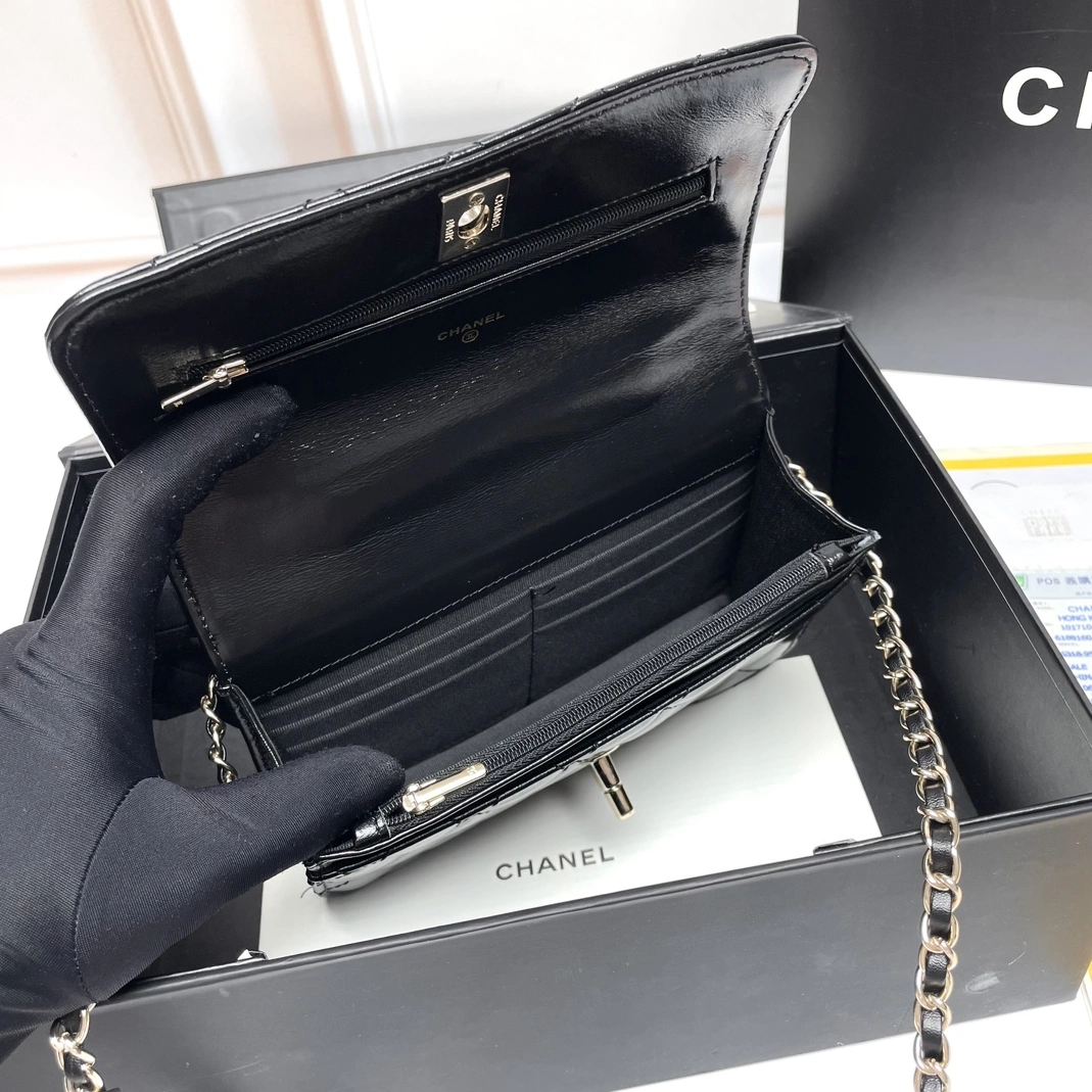 Chanel AAA Quality Messenger Bags For Women Lightweight 3771