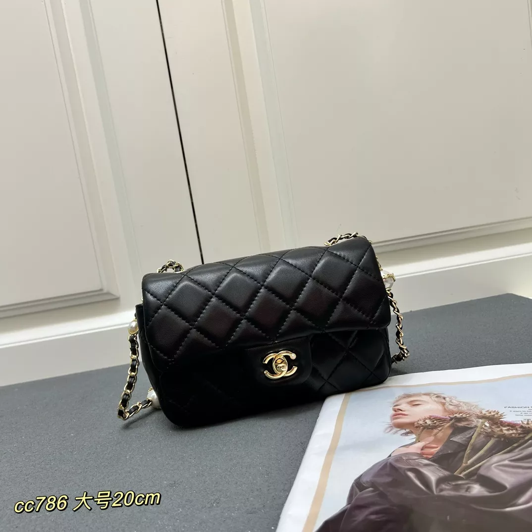 Chanel AAA Quality Messenger Bags For Women Lightweight 5570