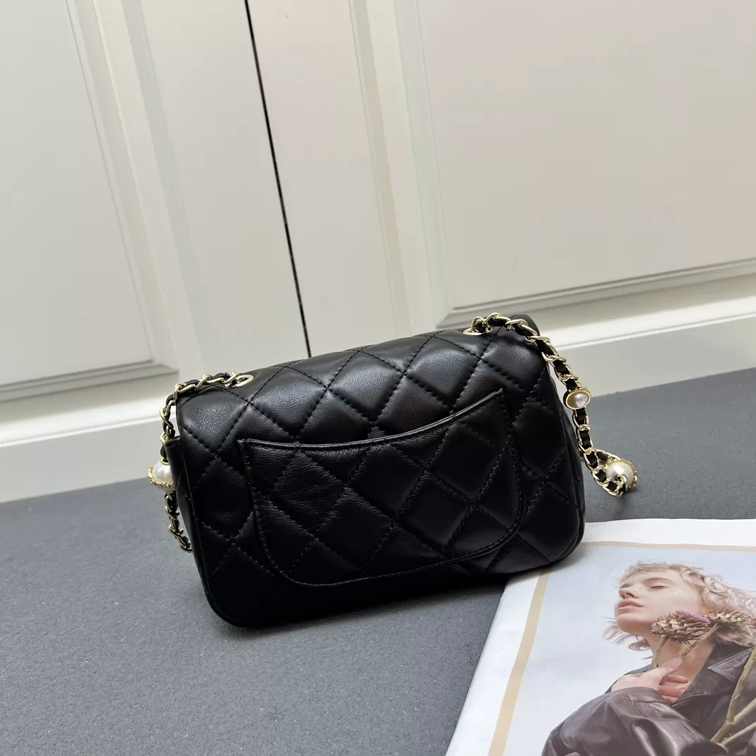 Chanel AAA Quality Messenger Bags For Women Lightweight 5570