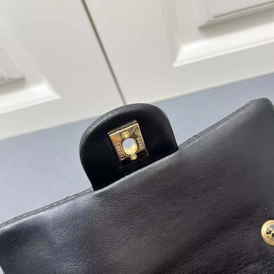 Chanel AAA Quality Messenger Bags For Women Lightweight 5570