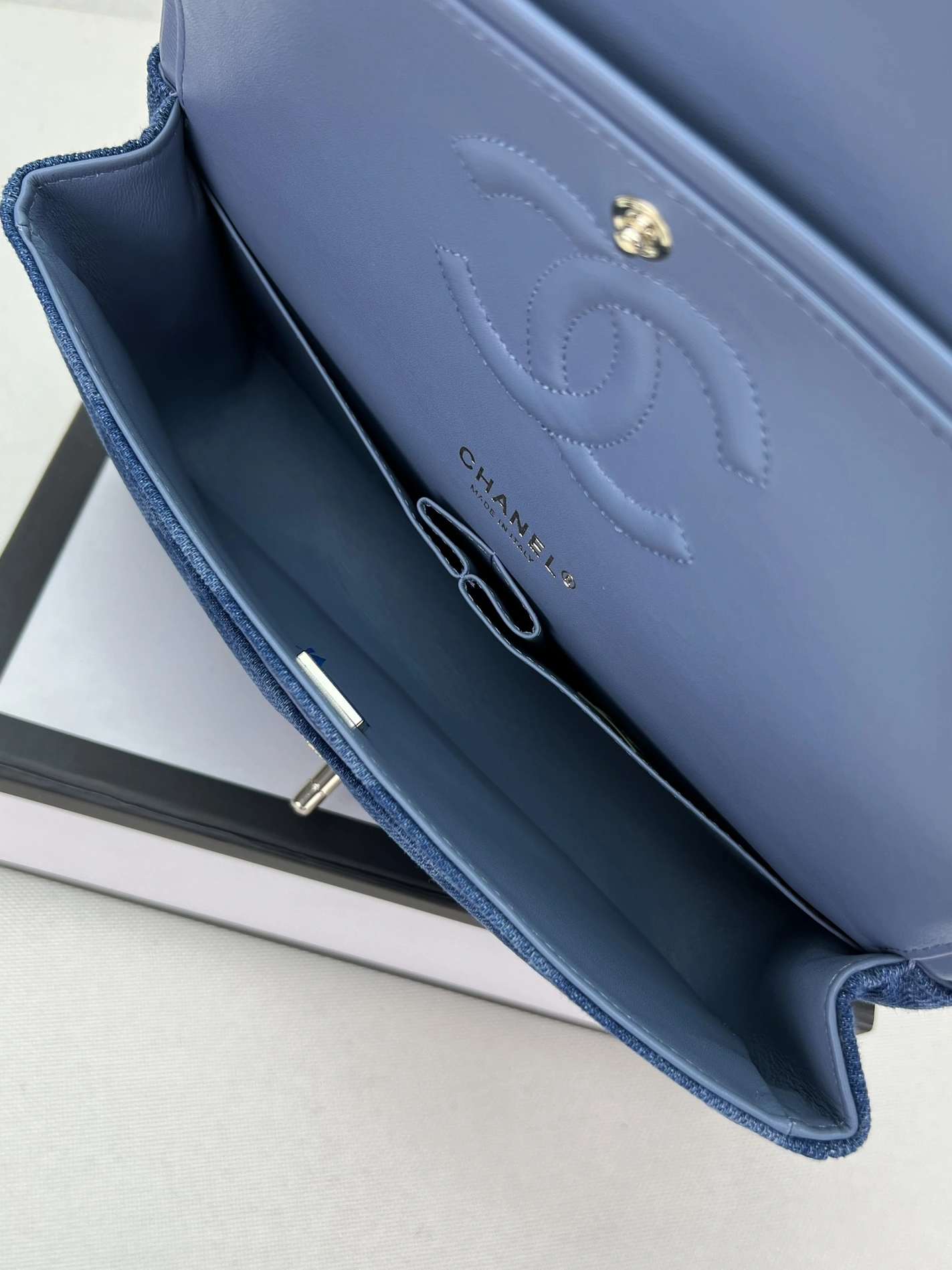 Chanel AAA Quality Messenger Bags For Women Lightweight 7903