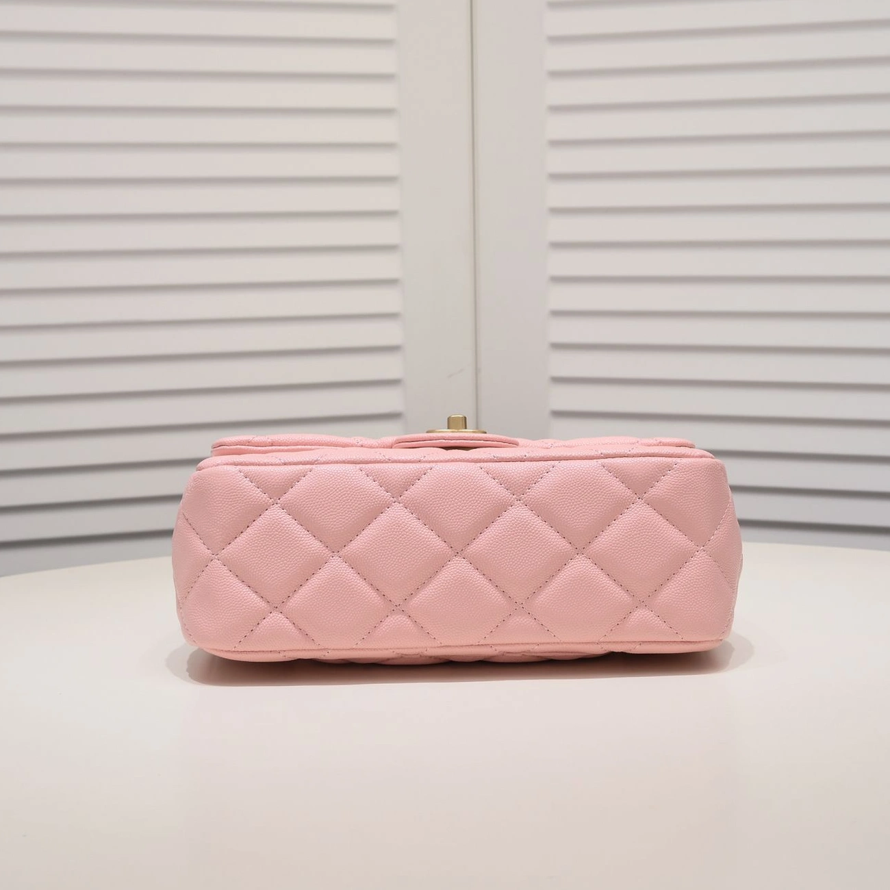 Chanel AAA Quality Messenger Bags For Women Minimalist 465